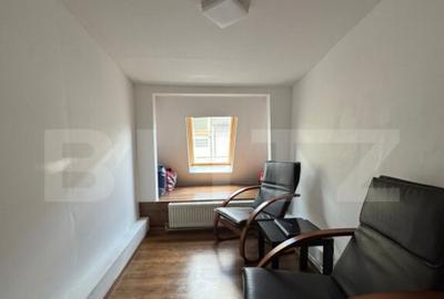 Casa spatioasa cu 4 camere, 103 mp, curte 70 mp, zona 13 Sep - 12