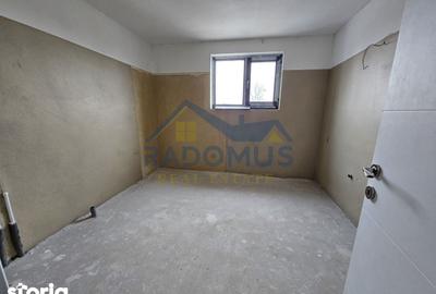 Casă cu 8 camere cu Teren 600 Mp în Central - 1