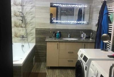 Apartament cu 4 camere decomandat, mobilat în Tractorul - 7