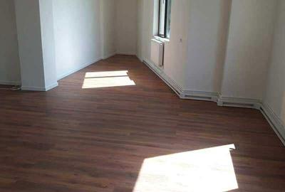 Spațiu comercial, de 250 mp, în Central - 2
