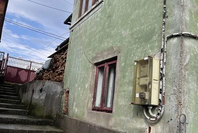 Casă cu 4 camere cu Teren 2571 Mp în Central - 2