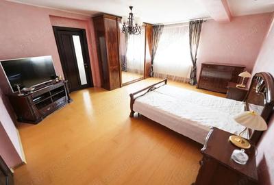 Casă cu Teren 875 Mp în Central - 2