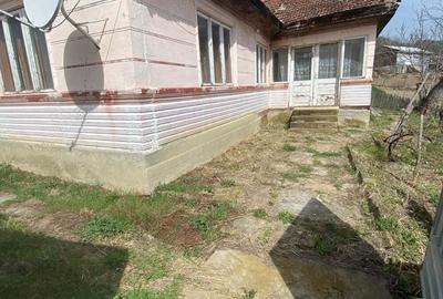 Casă cu 4 camere cu Teren 910 Mp în Nistorești - 1