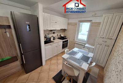 Apartament cu 3 camere semidecomandat în Banca Națională