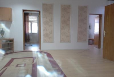 Apartament cu 4 camere semidecomandat, mobilat în Eminescu - 1
