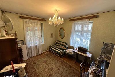 Apartament cu 3 camere semidecomandat în Albești