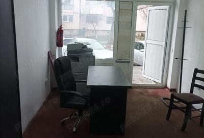 Spațiu comercial, de 120 mp, în Central - 4