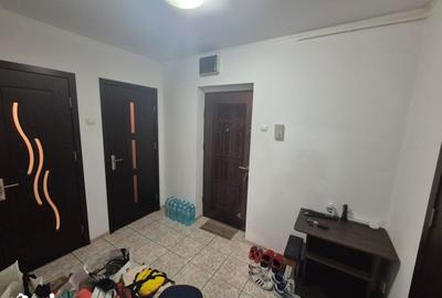Apartament cu 3 camere semidecomandat, mobilat în Titan - 4