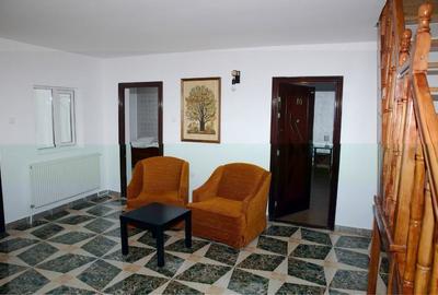 Casă cu 4 camere în Central - 3