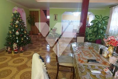 Casă cu 4 camere cu Teren 845 Mp în Roșia