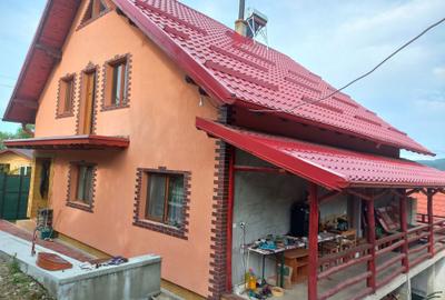 Casă cu 4 camere în Surdești - 2