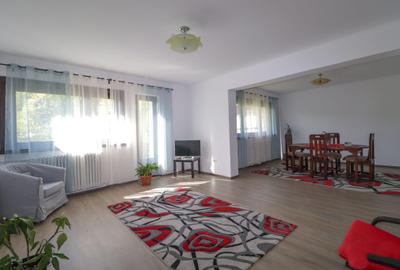 Vila de vânzare în Sinaia, zonă centrală, cu priveliște deosebită spre munți! - 3