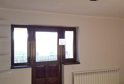 Casă cu 3 camere cu Teren 3070 Mp în Central - 11
