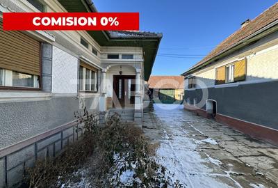 Casa cu potential de investitie 280 mp utili teren liber 2064 Cincu - 1