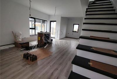 Duplex modern - despartit prin baie - 2 fronturi stradale - pompa caldura - 6