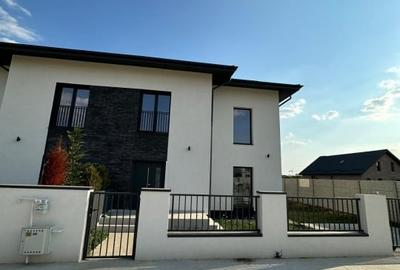 Casă individuală cu 4 camere cu Piscina în Tunari - 9