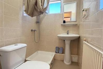 Apartament cu 3 camere semidecomandat, mobilat în Florilor - 3