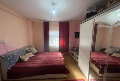 Apartament 2 cam in Vila etaj 1 + pod + curte 34 mp Campina - 1