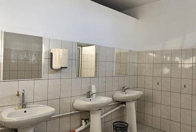 Spațiu comercial, de 1,000 mp, în Central