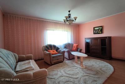 Apartament cu 3 camere decomandat, mobilat în Steaua