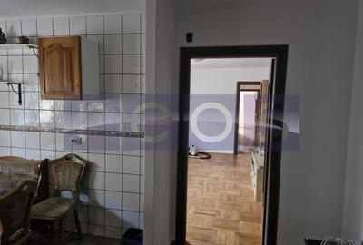 Apartament cu 3 camere semidecomandat în Titan - 4