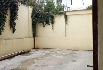 Spațiu comercial, de 1,000 mp, în Central - 8