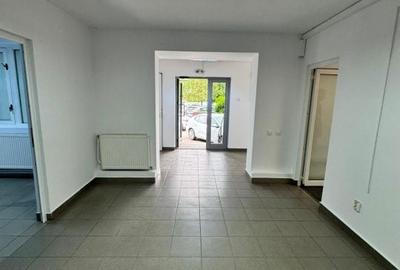 Spațiu comercial, de 91 mp, în Central - 4