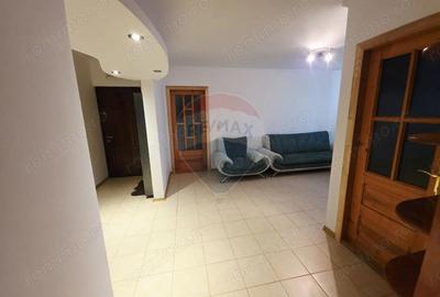Apartament cu 4 camere de vanzare in zona Calea Romanului - 1