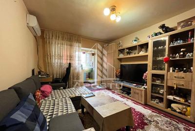 Apartament cu 3 camere, semidecomandat, etaj intermediar,... - 2