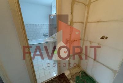 Decomandat. Model spatios. Disponibil imediat. Etaj intermediar. - 15