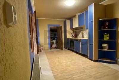 Casă cu 6 camere cu Teren 1800 Mp în Curățele - 1
