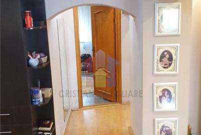 3 camere etaj 1, 2 balcoane, Mobilat si Utilat, decomandat, - 14