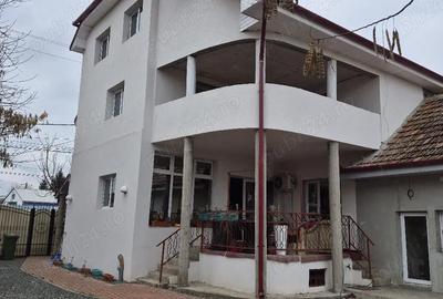 Casă cu 5 camere cu Teren 2850 Mp în Aradul Nou - 10