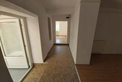 Spațiu comercial, de 70 mp, în Central - 3