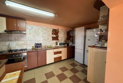 Casă cu 5 camere cu Teren 8900 Mp în Central - 9