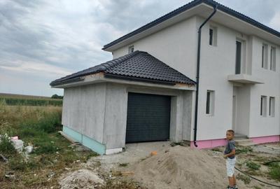 Casă individuală cu 4 camere cu Canalizare în Titulescu - 4