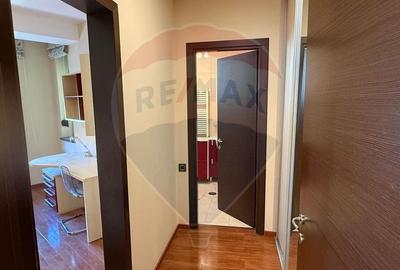 Apartament cu 4 camere semidecomandat, mobilat în Nordului - 19