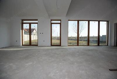 Pre? redus 10000 Eur | Vila Moravia, 3 dormitoare, 3 bai, teren 450 mp, Pecica - 2