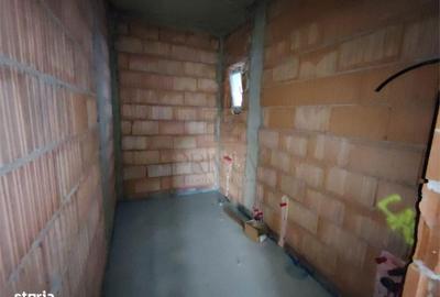 Casă cu 3 camere cu Teren 380 Mp în Central - 1