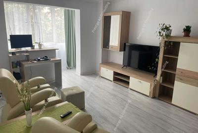 Apartament cu 3 camere decomandat, mobilat în Dacia