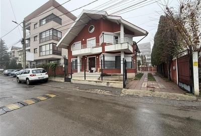 Vila de inchiriat - Ultracentral, Spatiu versatil pentru locuinta, birouri sau a - 1