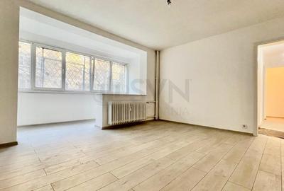 Apartament cu 3 camere semidecomandat în Apusului