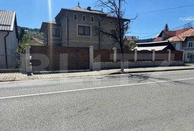 Casă cu 12 camere cu Teren 2000 Mp în Central - 7