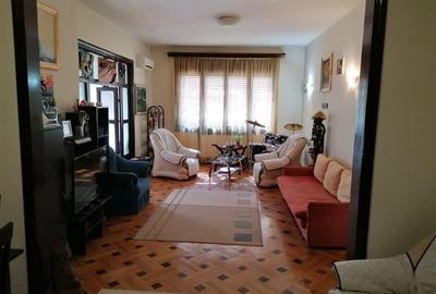 Apartament cu 3 camere semidecomandat în Universitate