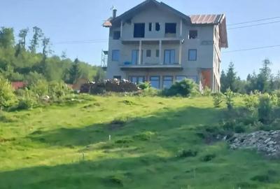 Casă cu 6 camere cu Teren 255 Mp în Vulcan - 3