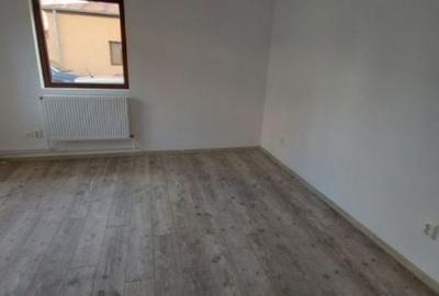Casă cu 4 camere cu Teren 100 Mp în Titulescu