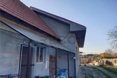 Casă cu 5 camere cu Teren 1480 Mp în Biharia - 1