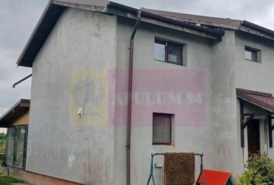 Casă cu 4 camere cu Teren 500 Mp în Săbăreni