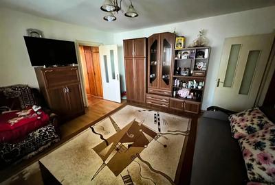 Propietar vand apartament cu 2 camere semidecomandat, situat in zona Sagului, conf 1 - 4