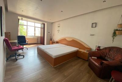 Apartament cu 2 camere decomandat, mobilat în Piața Unirii